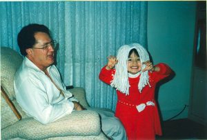 una niña llamada Nancy Lee y su papá